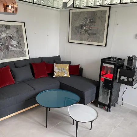 La Maison De Robinson 4*